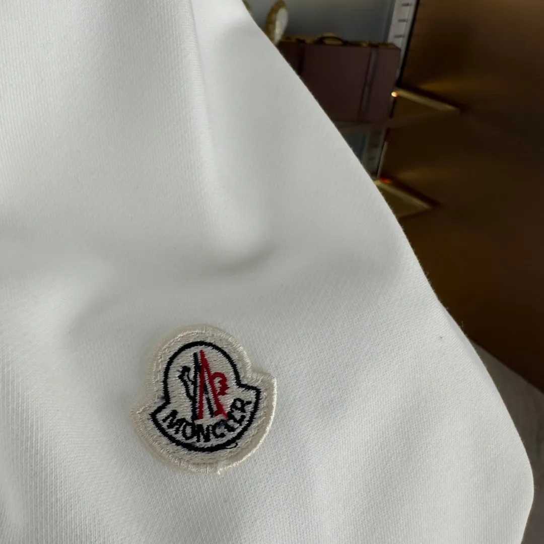 📦 📦 【 In Stock】 〖 𝐌𝐎𝐍𝐂𝐋𝐄𝐑~ 〗 440g ， 😎 ， ， Factory 2026 T ， ， Premium LOGO， Same Style ：Black White Size：S M L XL 2XL